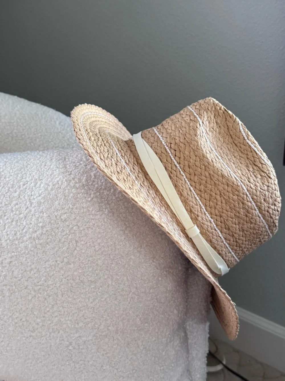 ***NWOT*** NEVER WORN Anthropologie Natural Straw Fedora with Cream Trim